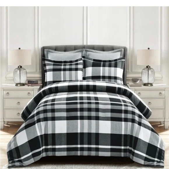 The Grav Barn Cedar Tree Yarn dyed black and white 
5-piece Comforter Set - Picture 4 of 9